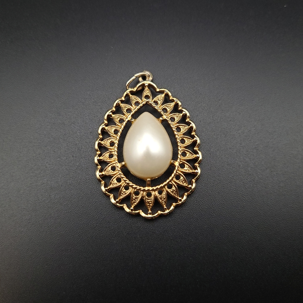 Vintage Sarah Coventry Faux Pearl Teardrop Pendant Gold Tone Filigree Canada